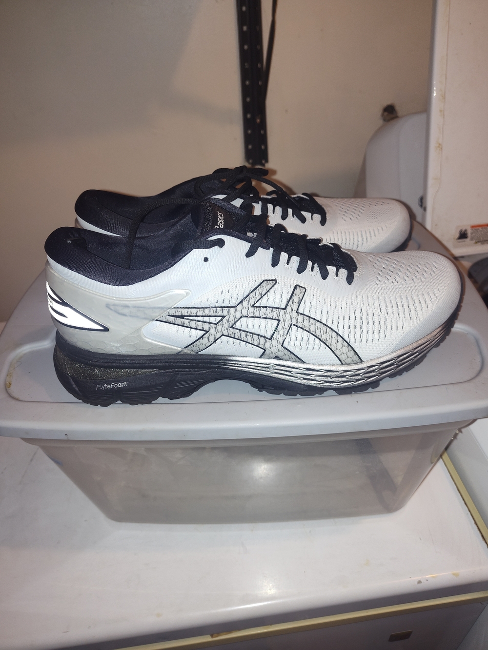 ASICS KAYANO 25 Men's White and Black Athletic Running Shoes
